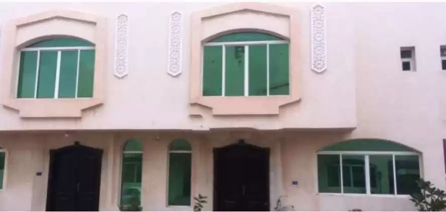 مسکونی املاک آماده 4 اتاق خواب U/F ویلا در مجتمع  برای اجاره که در دوحه #11876 - 1  image 