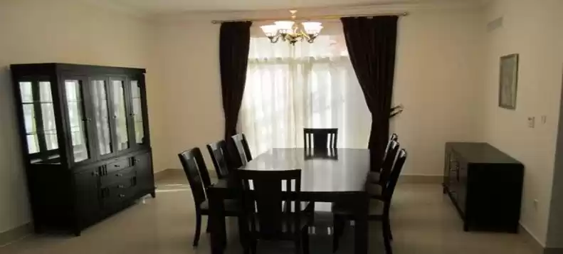 Résidentiel Propriété prête 5 chambres S / F Villa à Compound  a louer au Doha #11880 - 1  image 