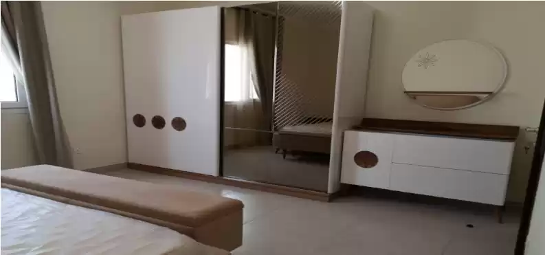 سكني عقار جاهز 4 غرف  نصف مفروش فيلا في مجمع  للإيجار في السد , الدوحة #11902 - 1  صورة 