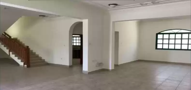 سكني عقار جاهز 4 غرف  غير مفروش فيلا في مجمع  للإيجار في السد , الدوحة #11905 - 1  صورة 