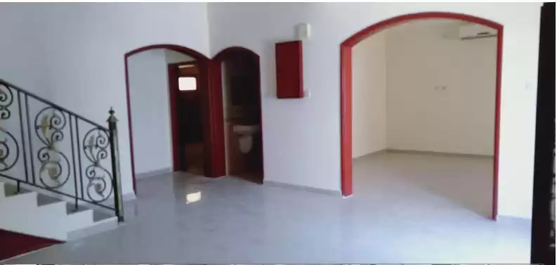 مسکونی املاک آماده 5 اتاق خواب U/F ویلای مستقل  برای اجاره که در دوحه #11916 - 1  image 