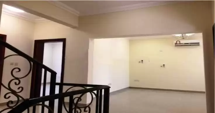مسکونی املاک آماده 5 اتاق خواب U/F ویلا در مجتمع  برای اجاره که در دوحه #11922 - 1  image 