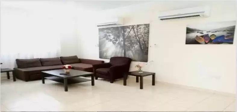 Résidentiel Propriété prête 5 chambres S / F Villa à Compound  a louer au Al-Sadd , Doha #11926 - 1  image 