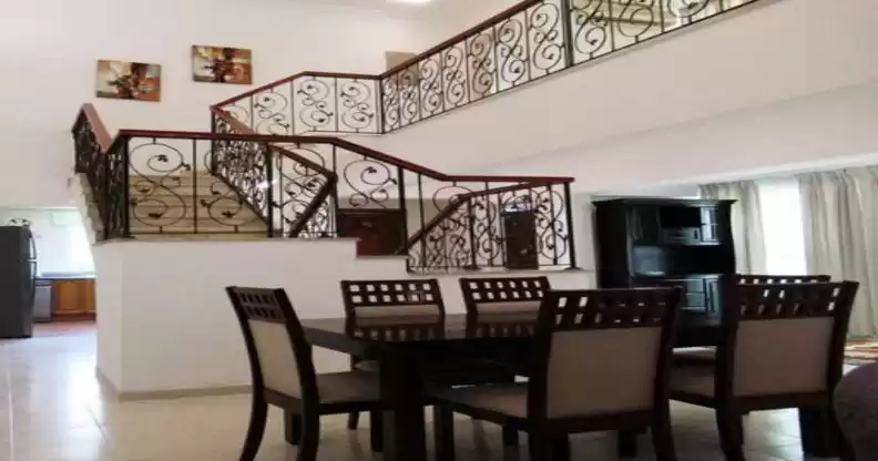 Résidentiel Propriété prête 3 chambres U / f Villa à Compound  a louer au Al-Sadd , Doha #11932 - 1  image 