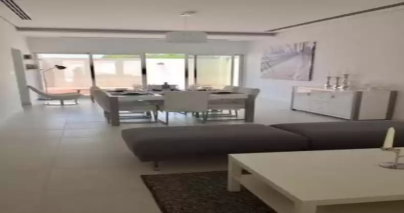 Résidentiel Propriété prête 5 chambres S / F Villa à Compound  a louer au Al-Sadd , Doha #12011 - 1  image 