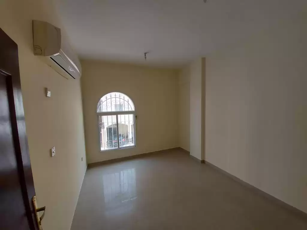 住宅 就绪物业 3 间卧室 U/F 公寓  出租 在 萨德 , 多哈 #12127 - 1  image 