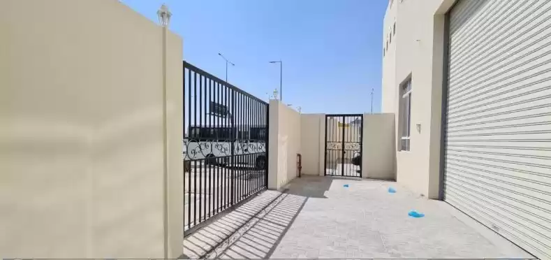 سكنية وتجارية عقار جاهز 7+ غرف  غير مفروش مخيم عمال  للإيجار في السد , الدوحة #12175 - 1  صورة 
