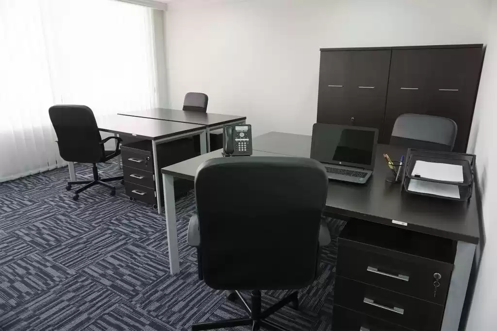 Reklam Hazır Mülk F/F Ofis  kiralık içinde Doha #12193 - 1  image 