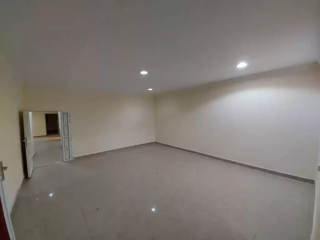 Wohn Klaar eigendom 3 Schlafzimmer U/F Wohnung  zu vermieten in Al Sadd , Doha #12218 - 1  image 