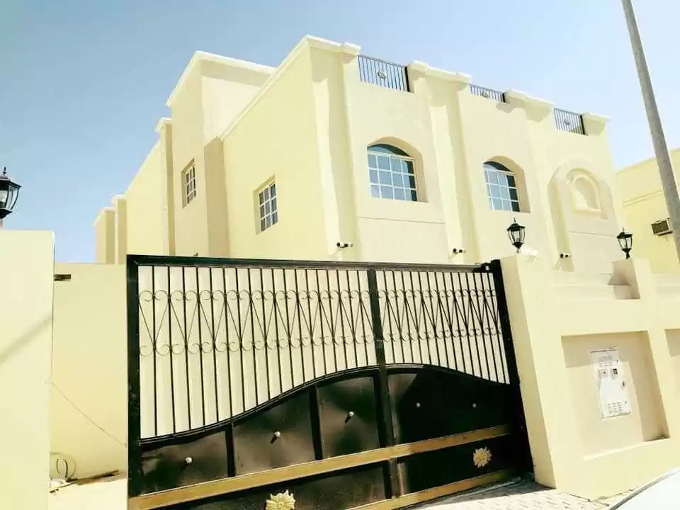 Residencial Listo Propiedad 2 dormitorios U / F Villa Standerlone  alquiler en al-sad , Doha #12288 - 1  image 