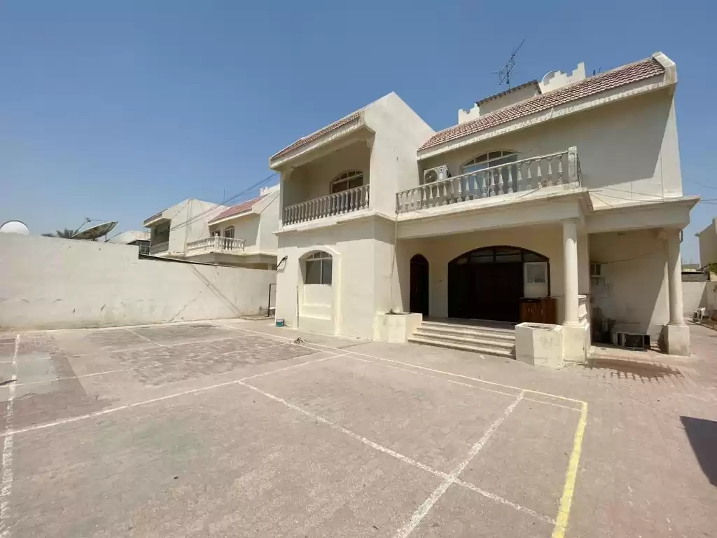 Résidentiel Propriété prête Studio U / f Villa autonome  a louer au Al-Sadd , Doha #12299 - 1  image 