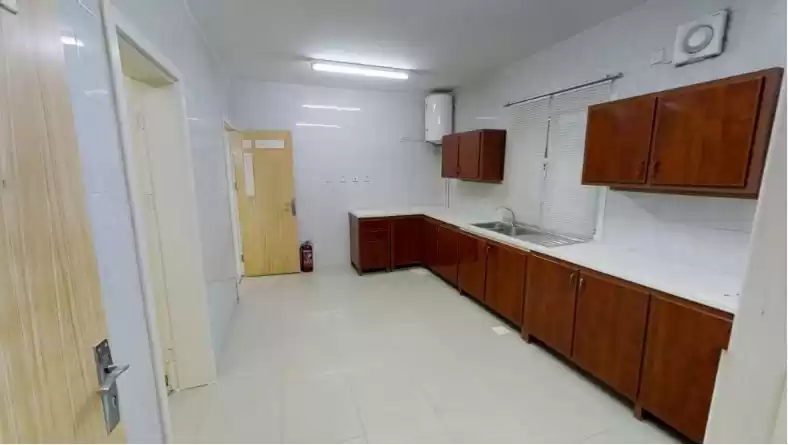 yerleşim Hazır Mülk 3 yatak odası U/F Müstakil Villa  kiralık içinde Doha #12334 - 1  image 