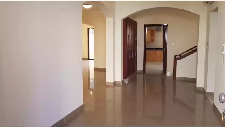 سكني عقار جاهز 6 غرف  نصف مفروش فيلا في مجمع  للإيجار في السد , الدوحة #12337 - 1  صورة 