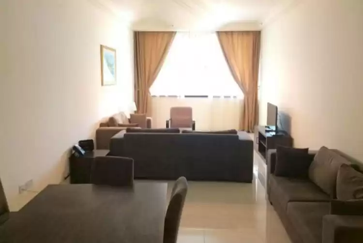 yerleşim Hazır Mülk 1 yatak odası F/F Apartman  kiralık içinde Doha #12352 - 1  image 