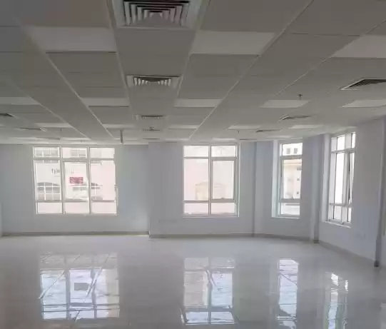 商业的 就绪物业 U/F 办公室  出租 在 多哈 #12409 - 1  image 