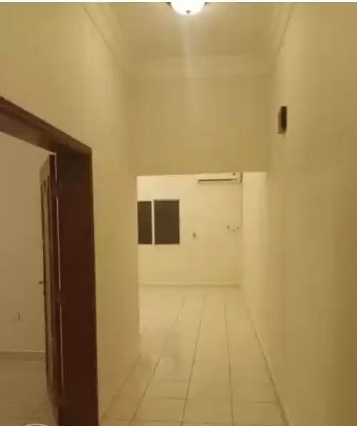 Residential Ready Property 3 Bedrooms U/F Apartment  for rent in Al Sadd , Doha #12447 - 1  image 