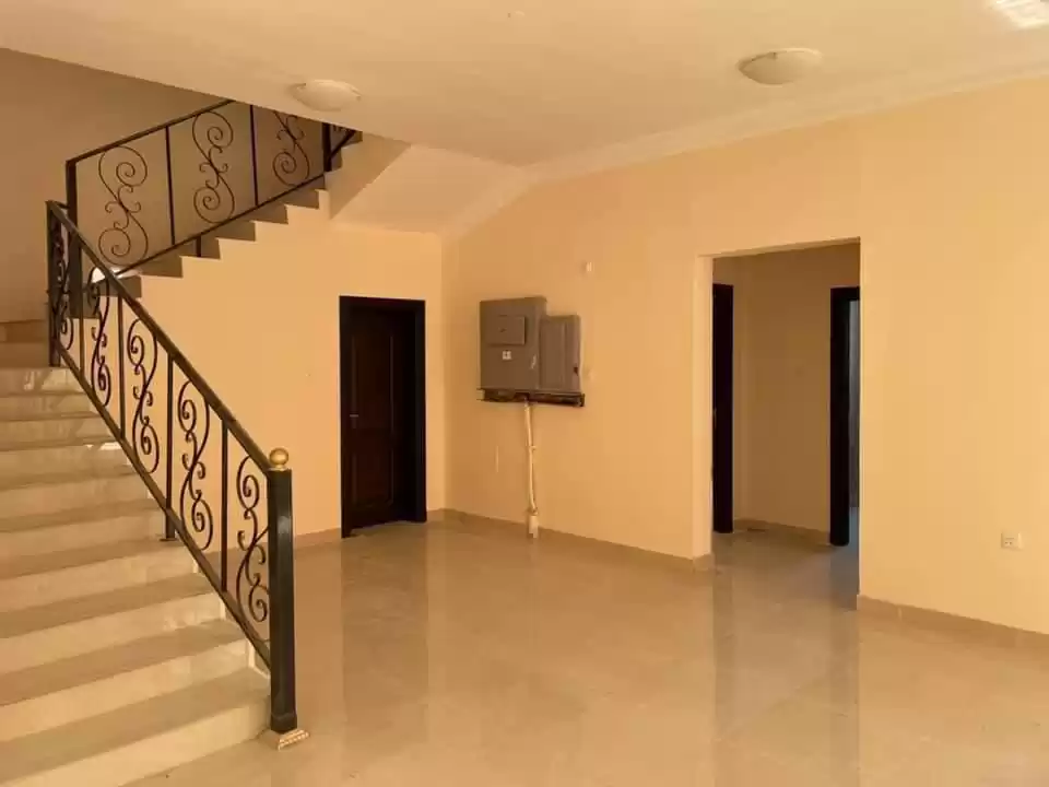 yerleşim Hazır Mülk 6 Yatak Odası U/F Site İçinde Villa  kiralık içinde Al Sadd , Doha #12465 - 1  image 