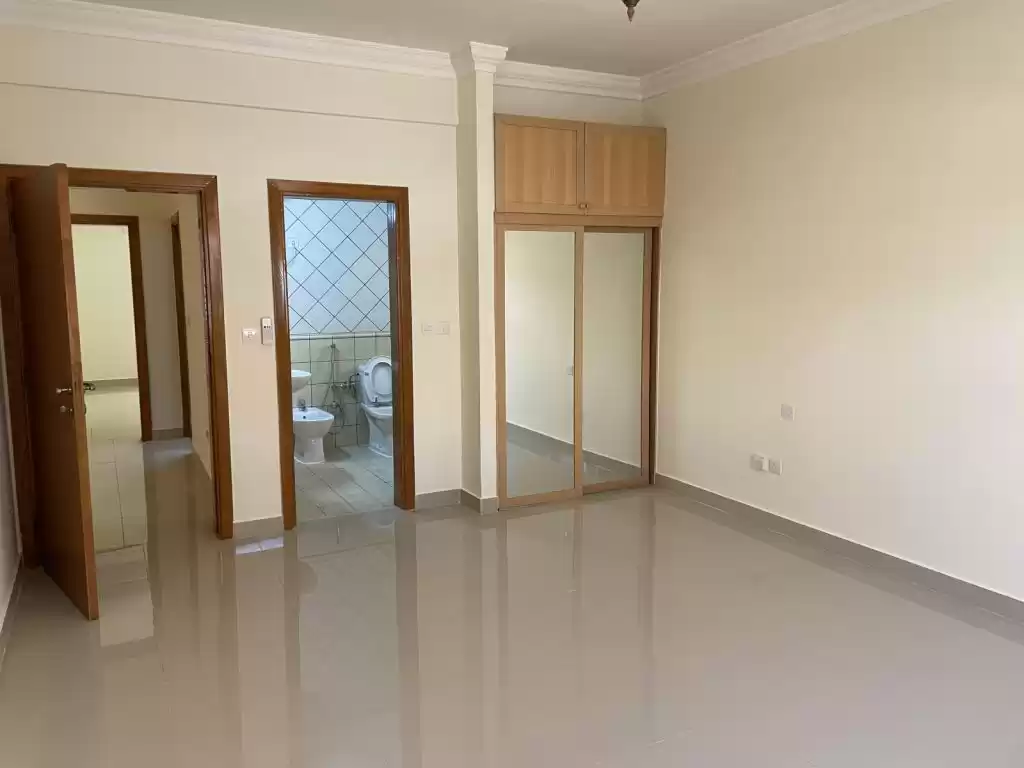 Wohn Klaar eigendom 3 Schlafzimmer S/F Wohnung  zu vermieten in Al Sadd , Doha #12591 - 1  image 