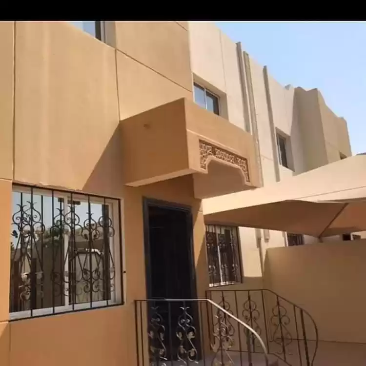 سكني عقار جاهز 3 غرف  مفروش فيلا في مجمع  للإيجار في السد , الدوحة #12594 - 1  صورة 