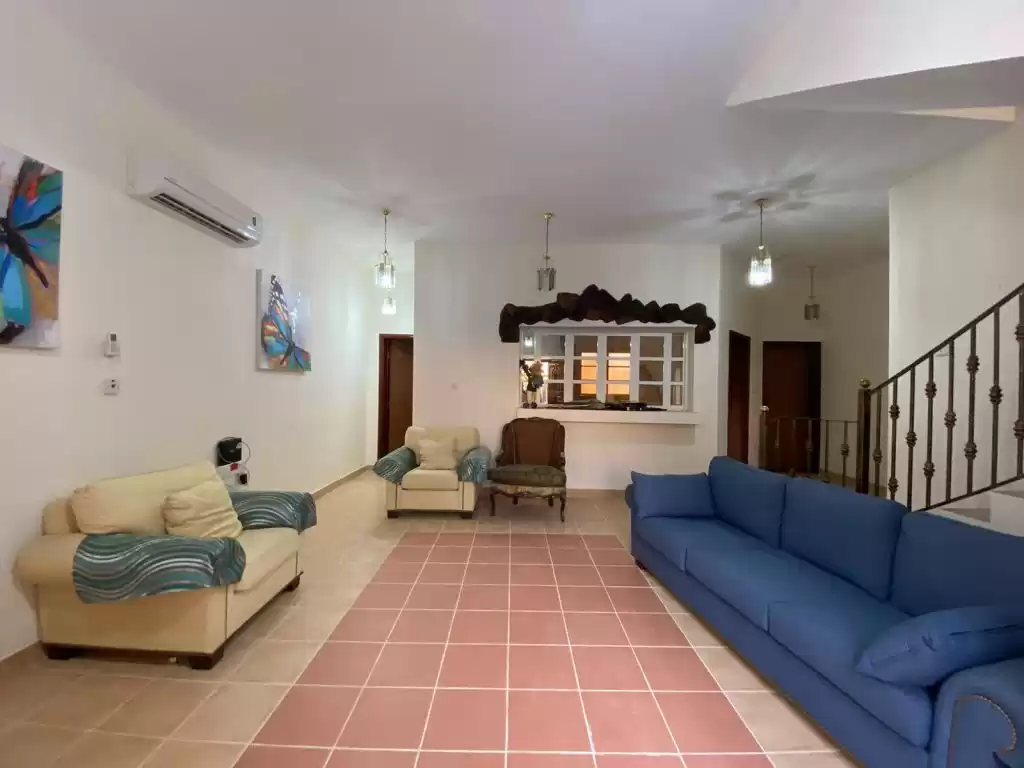 مسکونی املاک آماده 4 اتاق خواب F/F ویلا در مجتمع  برای اجاره که در السد , دوحه #12597 - 1  image 