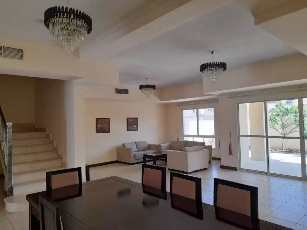سكني عقار جاهز 4 غرف  مفروش فيلا في مجمع  للإيجار في السد , الدوحة #12615 - 1  صورة 