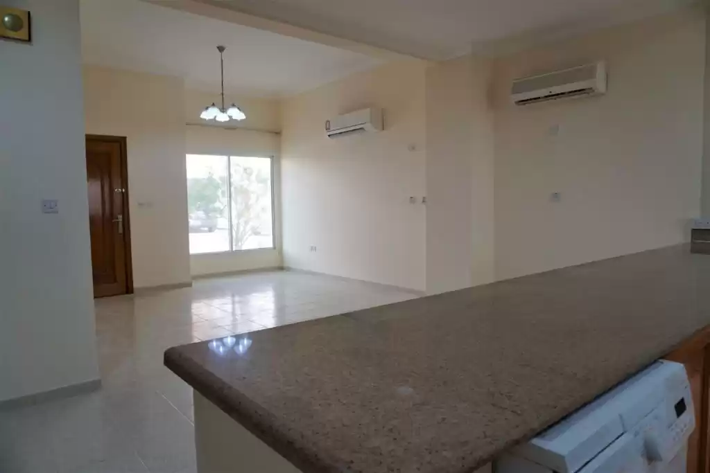 سكني عقار جاهز 2 غرف  غير مفروش فيلا في مجمع  للإيجار في السد , الدوحة #12633 - 1  صورة 