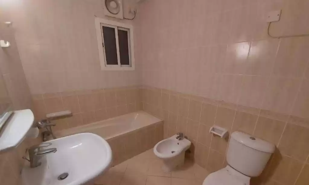 住宅 就绪物业 3 间卧室 U/F 公寓  出租 在 萨德 , 多哈 #12654 - 1  image 