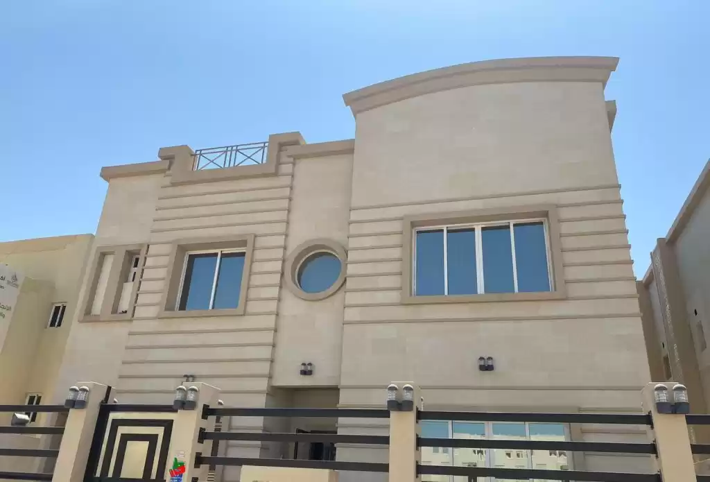 Wohn Klaar eigendom 6 Schlafzimmer U/F Alleinstehende Villa  zu vermieten in Al Sadd , Doha #12666 - 1  image 