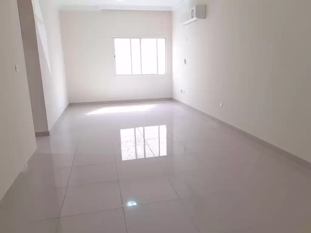 Wohn Klaar eigendom 2 Schlafzimmer U/F Wohnung  zu vermieten in Al Sadd , Doha #12685 - 1  image 