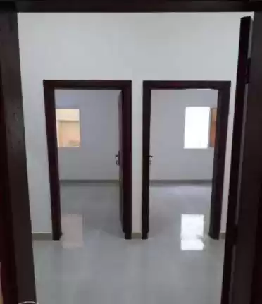 Wohn Klaar eigendom 2 Schlafzimmer S/F Wohnung  zu vermieten in Doha #12726 - 1  image 