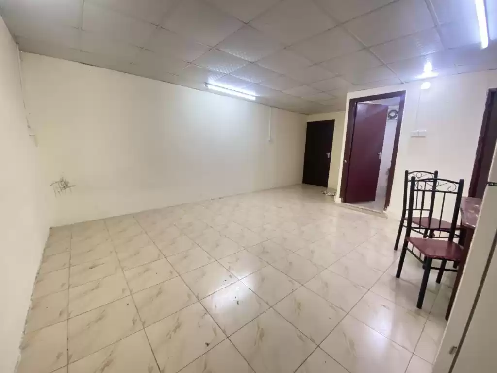 住宅 就绪物业 1 间卧室 U/F 公寓  出租 在 萨德 , 多哈 #12741 - 1  image 