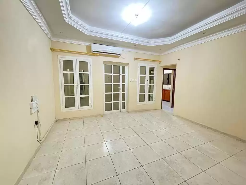 yerleşim Hazır Mülk 2 yatak odası U/F Apartman  kiralık içinde Al Sadd , Doha #12754 - 1  image 