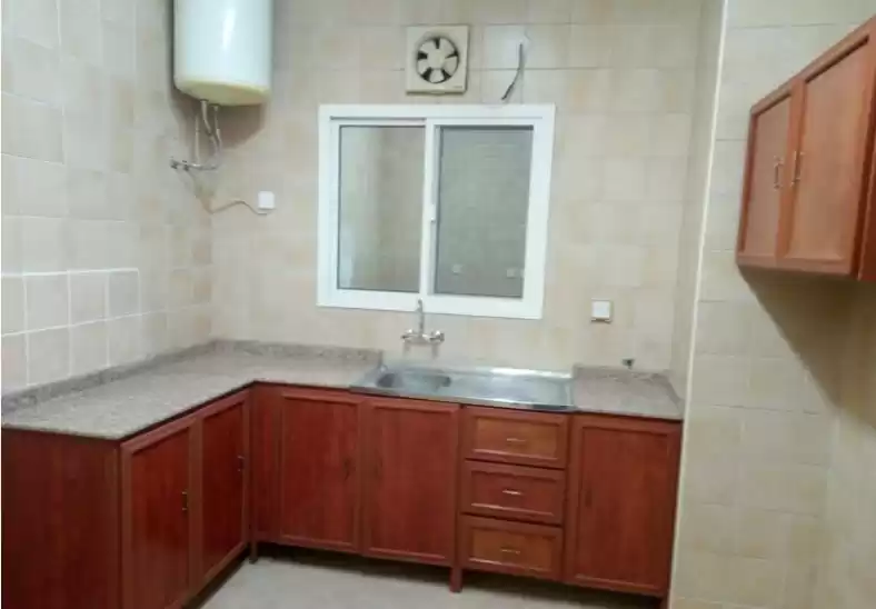 Wohn Klaar eigendom 3 Schlafzimmer U/F Wohnung  zu vermieten in Al Sadd , Doha #12765 - 1  image 