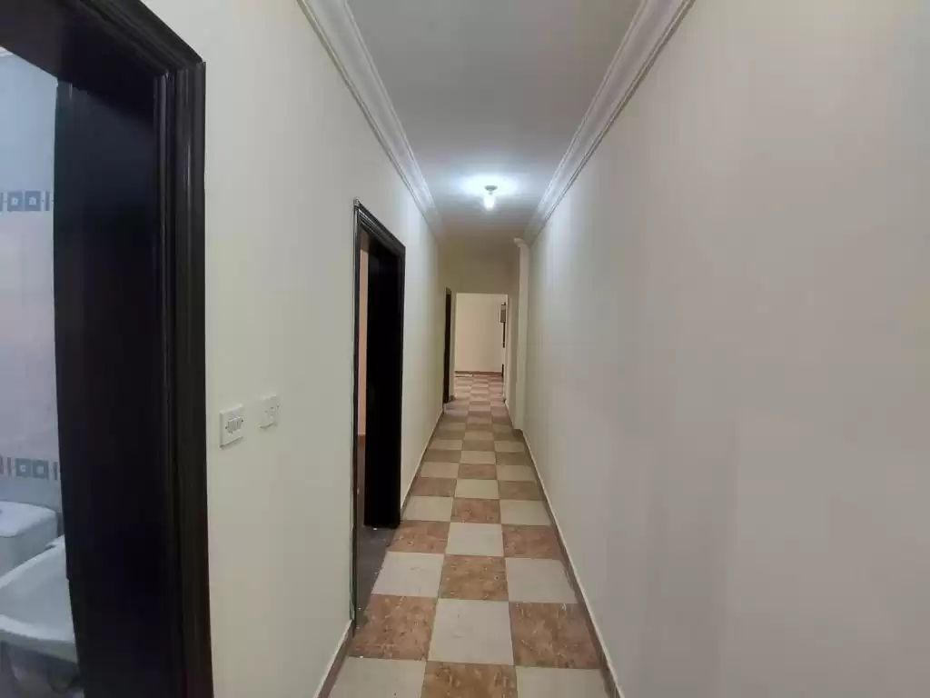 yerleşim Hazır Mülk 2 yatak odası U/F Apartman  kiralık içinde Al Sadd , Doha #12782 - 1  image 
