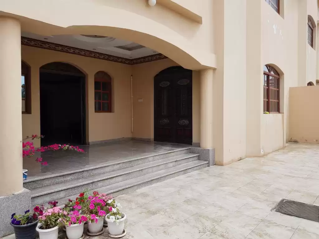 Residential Ready Property 1 Bedroom U/F Apartment  for rent in Al Sadd , Doha #12812 - 1  image 
