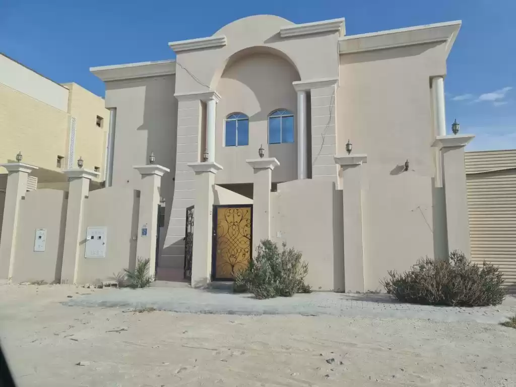 Residential Ready Property 2 Bedrooms U/F Apartment  for rent in Al Sadd , Doha #12842 - 1  image 