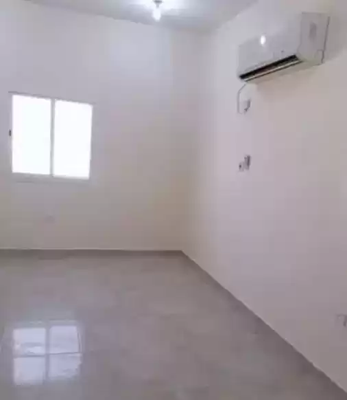 Wohn Klaar eigendom 2 Schlafzimmer U/F Wohnung  zu vermieten in Al Sadd , Doha #12908 - 1  image 