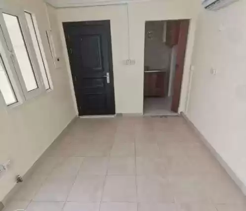 住宅 就绪物业 工作室 U/F 公寓  出租 在 多哈 #12929 - 1  image 