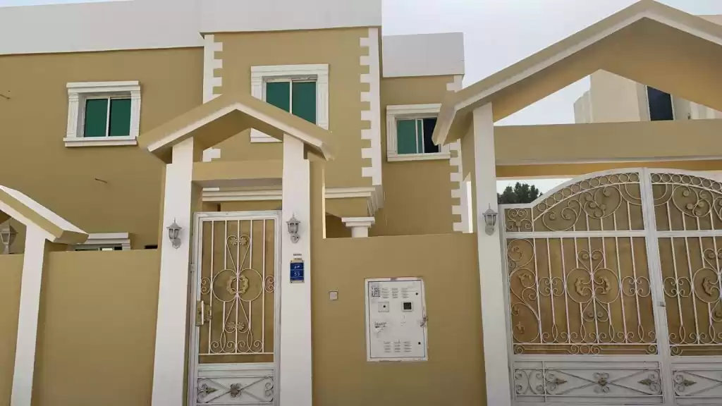 سكني عقار جاهز 7+ غرف  غير مفروش فيلا في مجمع  للإيجار في السد , الدوحة #12960 - 1  صورة 