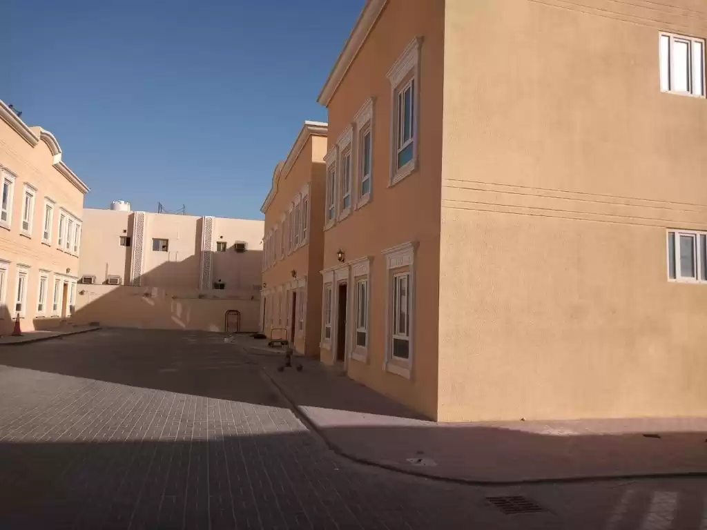 Residential Ready Property 4 Bedrooms U/F Villa in Compound  for rent in Al Sadd , Doha #12961 - 1  image 