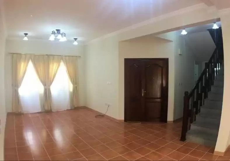 مسکونی املاک آماده 3 خوابه U/F ویلا در مجتمع  برای اجاره که در السد , دوحه #12973 - 1  image 
