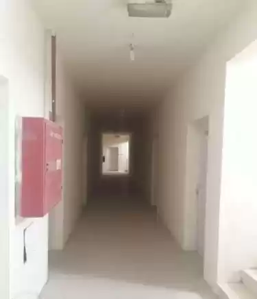 سكنية وتجارية عقار جاهز 7+ غرف  غير مفروش مخيم عمال  للإيجار في الدوحة #12992 - 1  صورة 