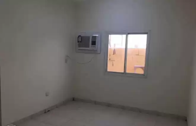 سكنية وتجارية عقار جاهز 7+ غرف  غير مفروش مخيم عمال  للإيجار في الدوحة #12999 - 1  صورة 