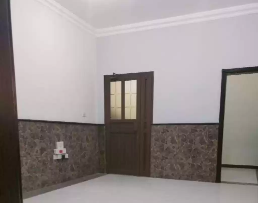 yerleşim Hazır Mülk 3 yatak odası U/F Apartman  kiralık içinde Al Sadd , Doha #13038 - 1  image 