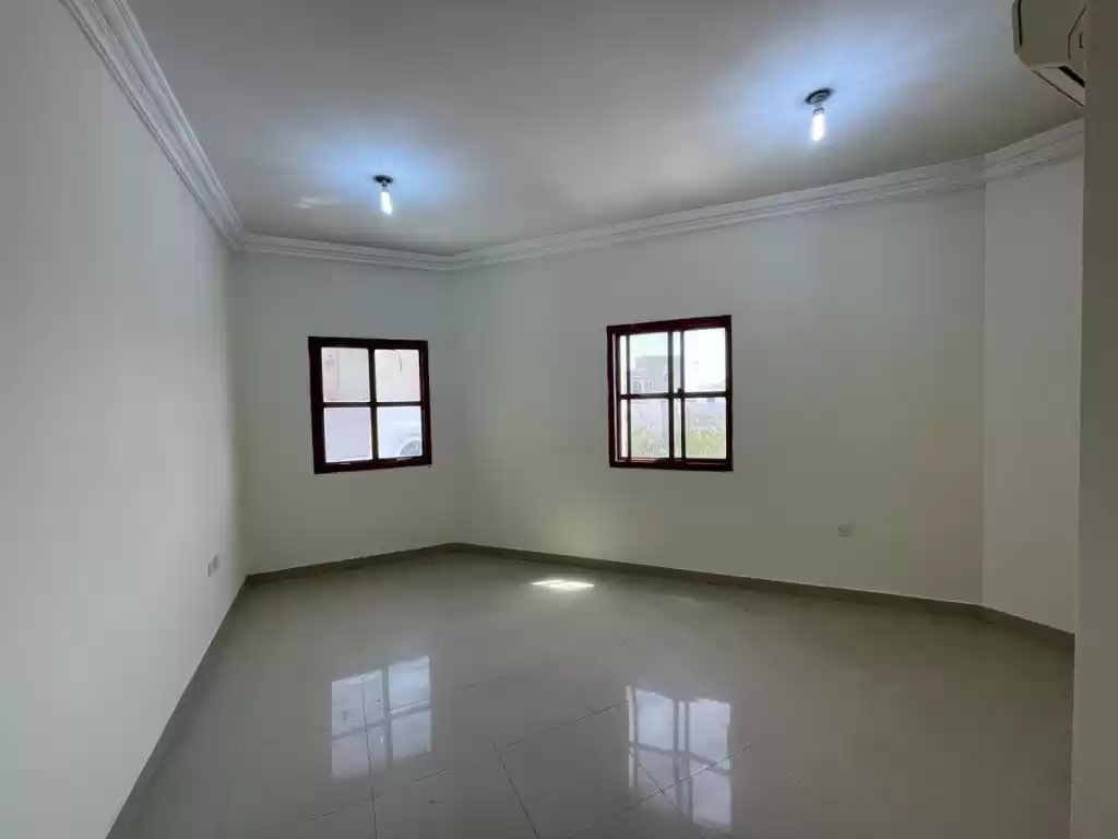 yerleşim Hazır Mülk 2 yatak odası U/F Apartman  kiralık içinde Al Sadd , Doha #13064 - 1  image 