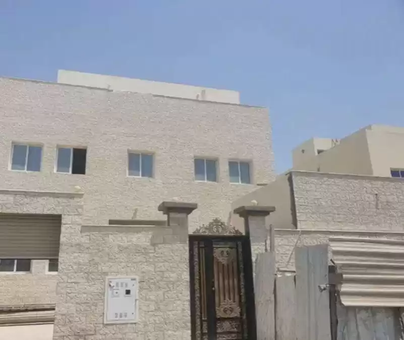 سكني عقار جاهز 7+ غرف  غير مفروش فيلا  للبيع في الدوحة #13141 - 1  صورة 