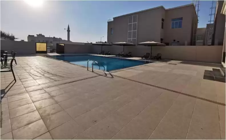 yerleşim Hazır Mülk 5 Yatak Odası U/F Site İçinde Villa  kiralık içinde Doha #13157 - 1  image 