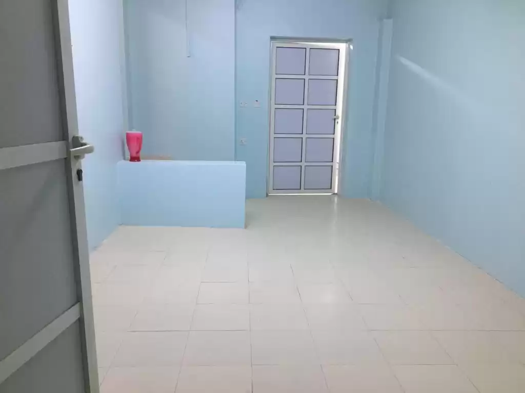 Residential Ready Property 1 Bedroom U/F Apartment  for rent in Al Sadd , Doha #13182 - 1  image 