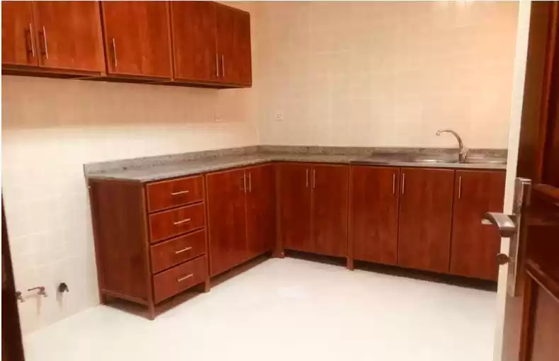 Residential Ready Property 3 Bedrooms U/F Apartment  for rent in Al Sadd , Doha #13216 - 1  image 