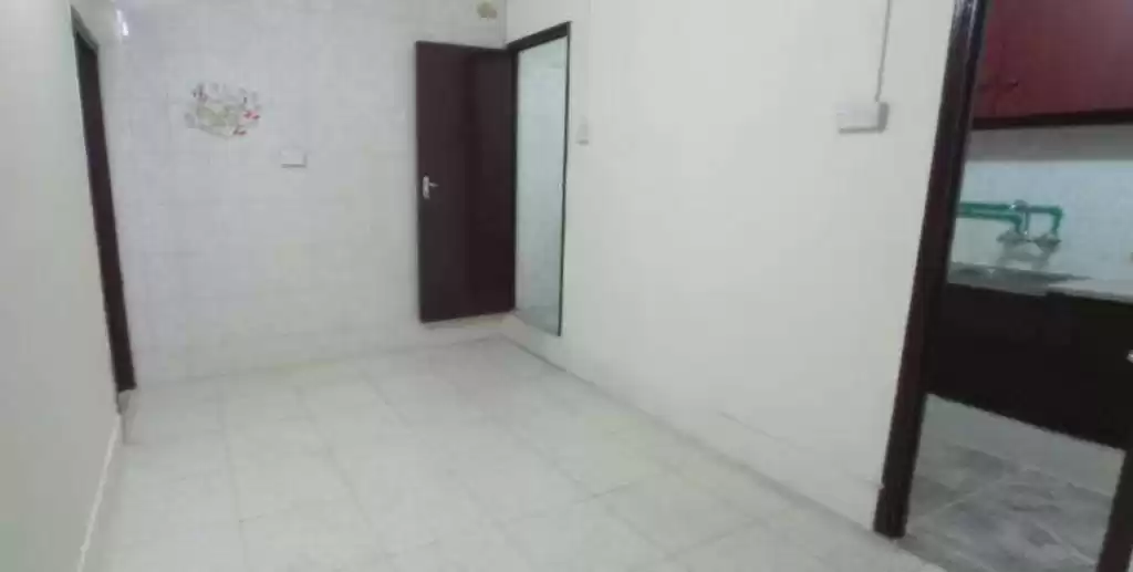 住宅 就绪物业 1 间卧室 U/F 公寓  出租 在 萨德 , 多哈 #13297 - 1  image 